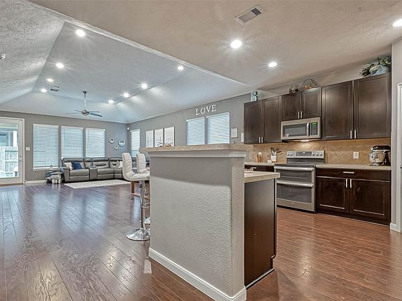 4th image of 11015 Hayden Falls Dr