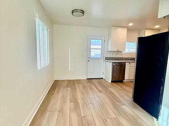 3rd image of 980 Ebony Ave