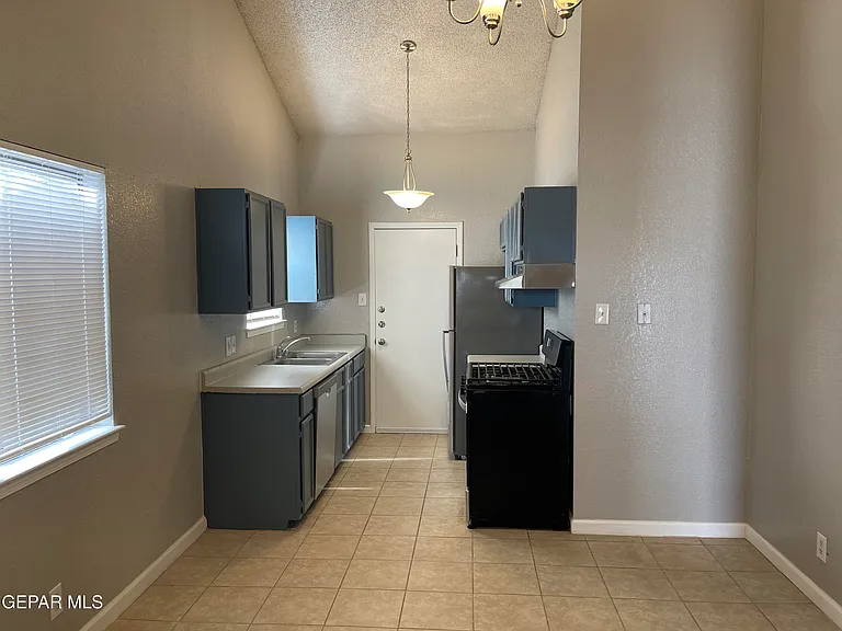 12144 Blue Quail Ave — Photo 7