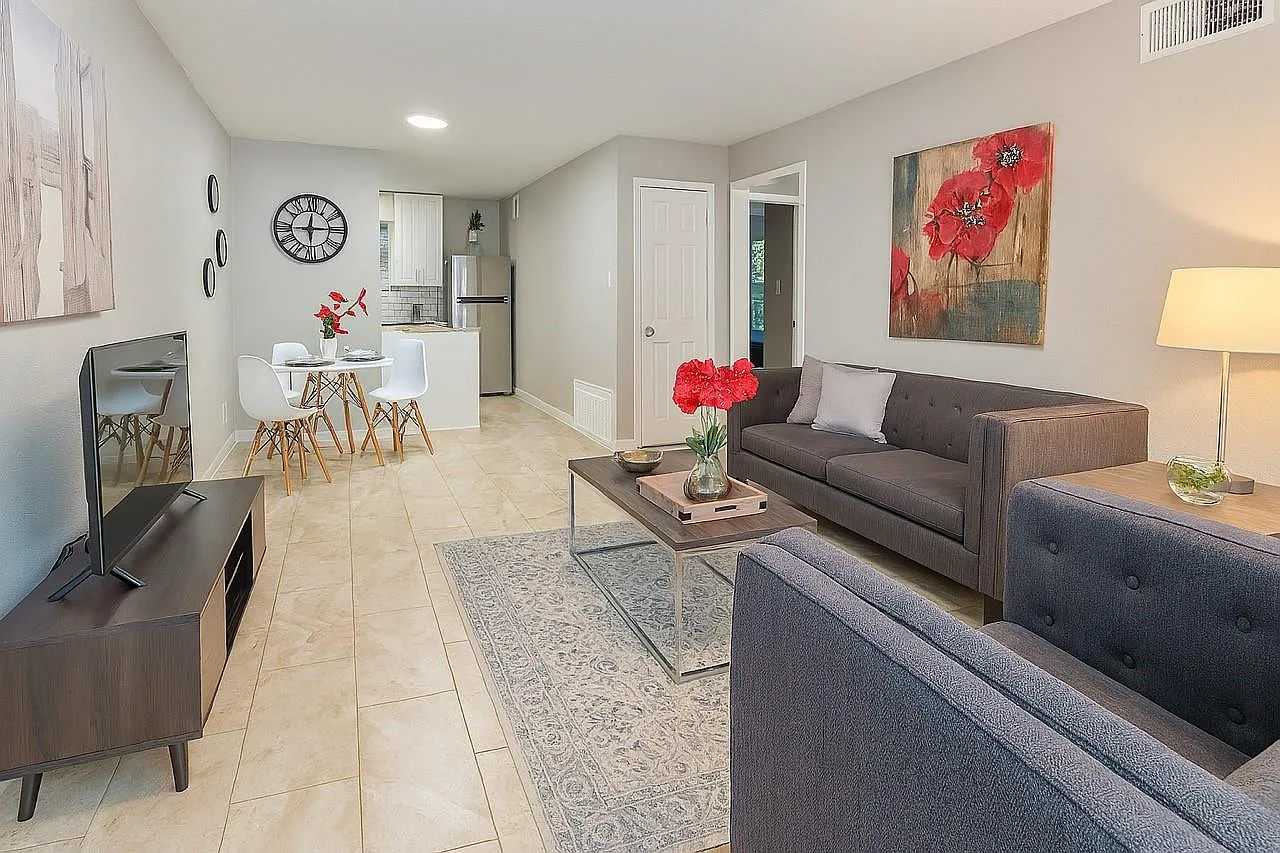 2 bed, 1.0 bath, 732 sqft, $1,999 — Photo 1