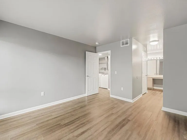 2536 White Oak Pl #5 — Photo 19