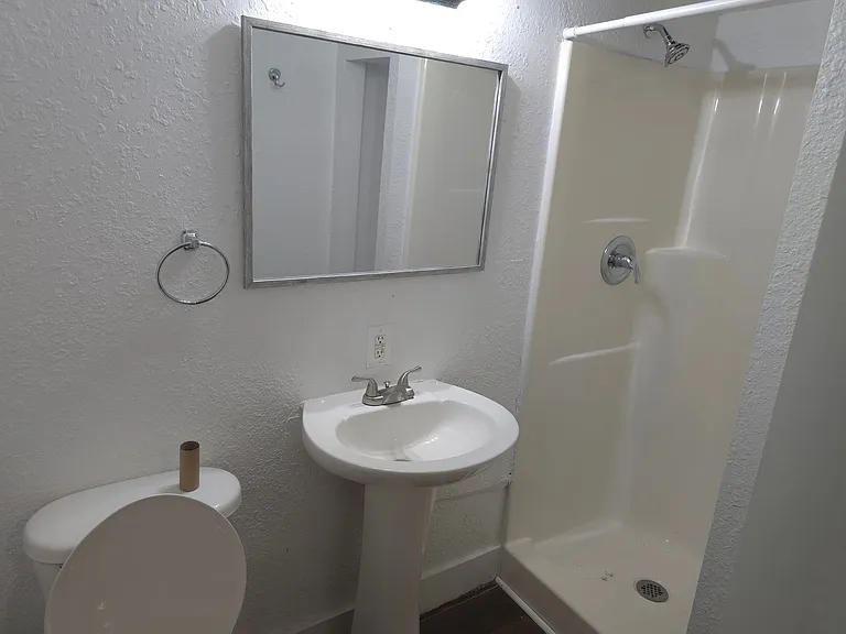 216 Elizabeth Ter — Photo 15