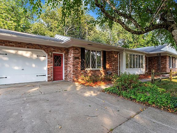 3rd image of 1345 E Twinbrook Dr