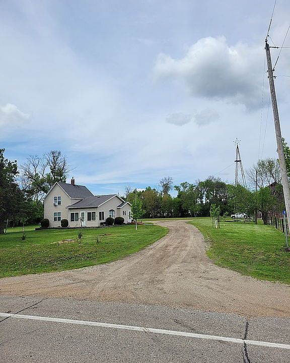 1st image of 1305 330th St