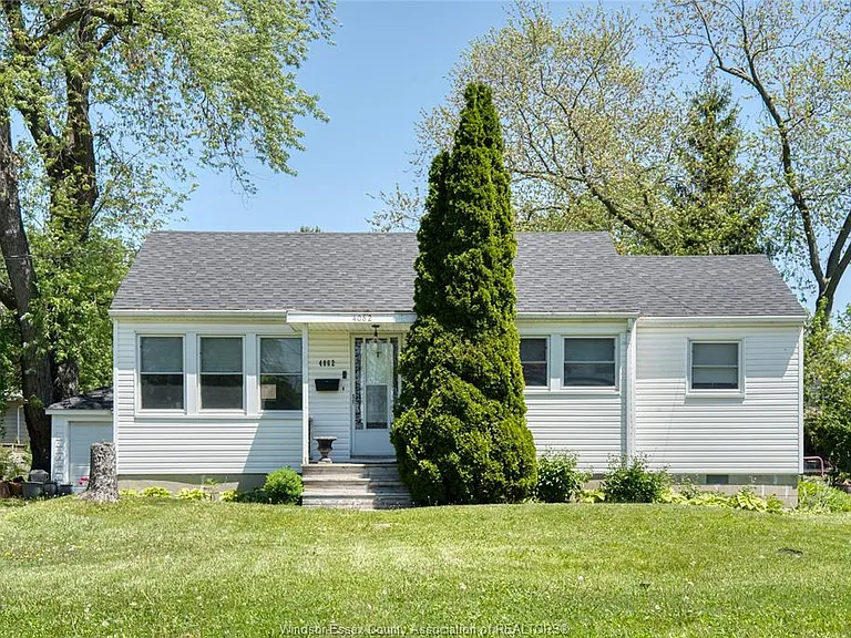 4062 Roseland Dr E — Photo 1