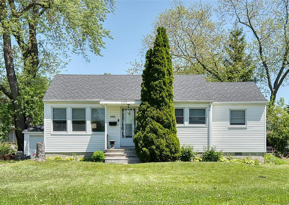 4062 Roseland Dr E