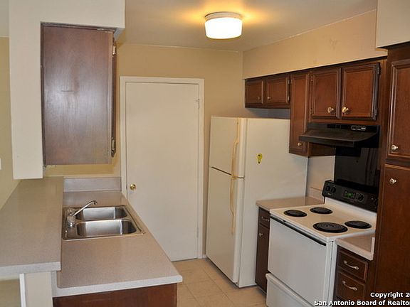 3rd image of 6923 Forest Meadow St