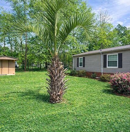 3rd image of 1044 Hickory Dr