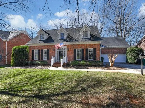 3007 Campfire Ct, Jamestown, NC 27282