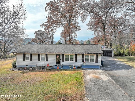 2nd image of 923 Panorama Dr