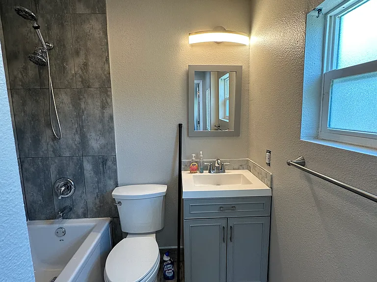 1147 Kingsley St — Photo 4