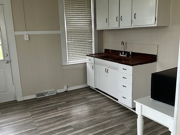 440 Center Ave — Photo 16
