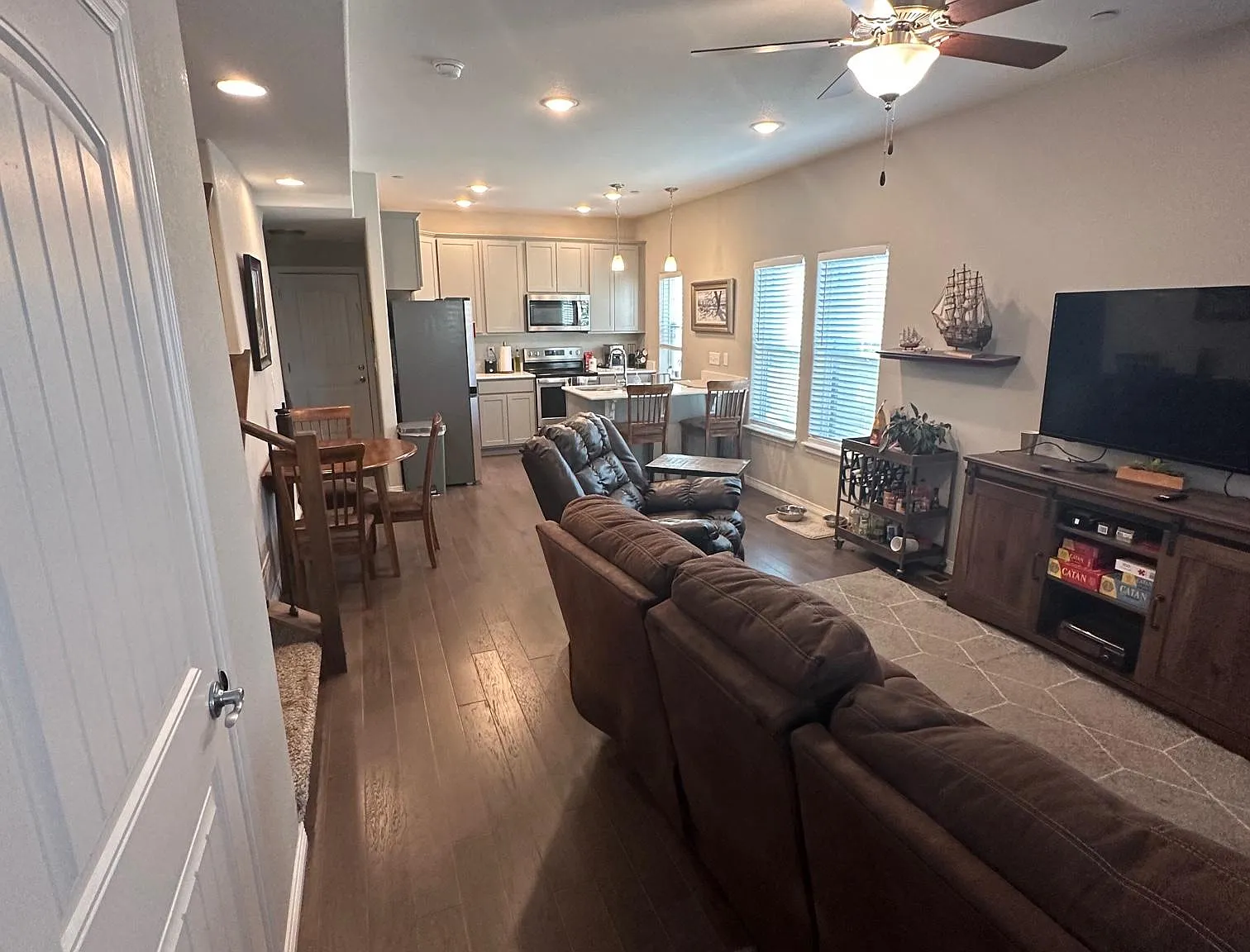 2408 Ridge Top Dr — Photo 2