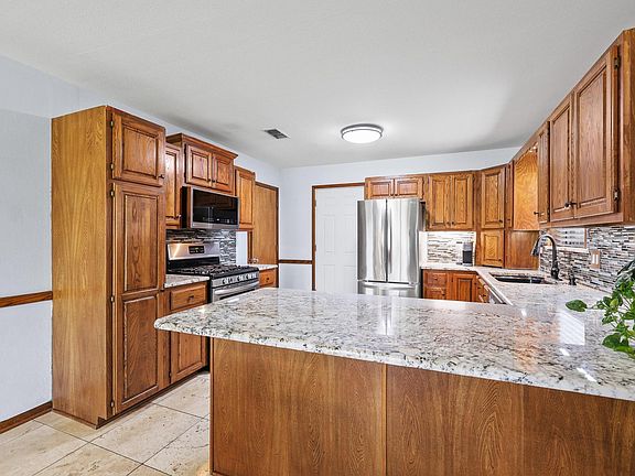 5th image of 3206 N Marseille Ln