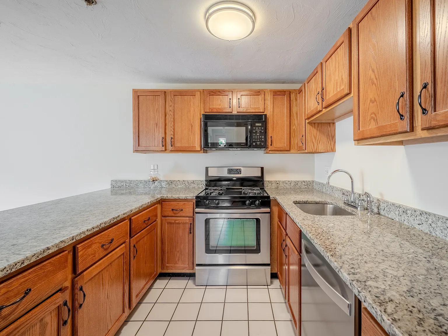 2 bed, 2.5 bath, 1009 sqft, $2,800 — Photo 2