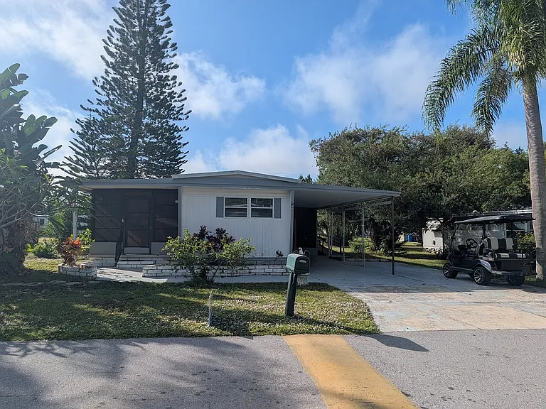 74 Lone Pine Ave #74 — Photo 4
