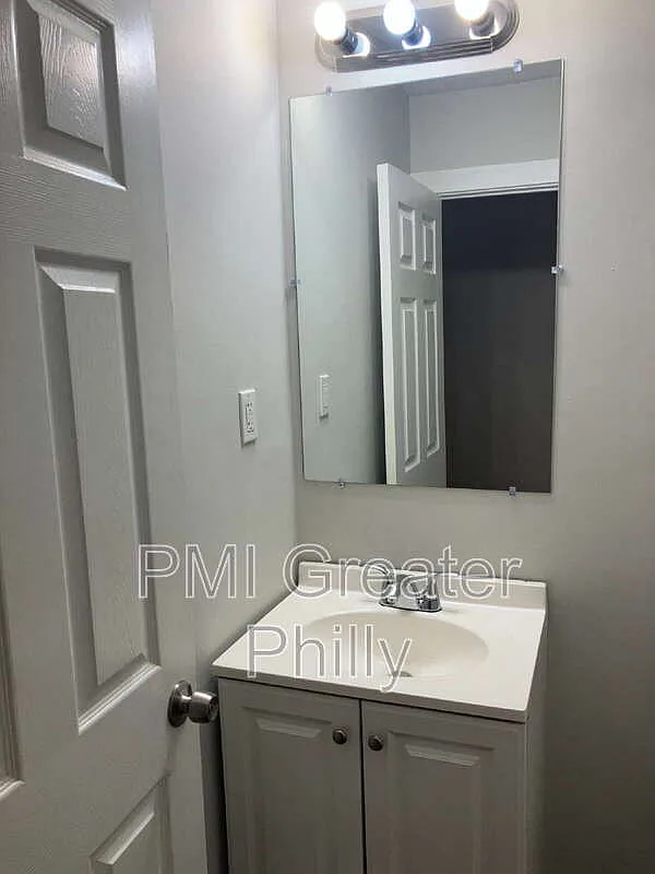 2 bed, 1.5 bath, $1,195 — Photo 4