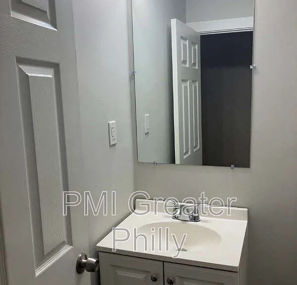 332 N 62nd St #1 — Photo 4