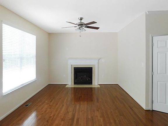 4th image of 46785 Crestfield Ln