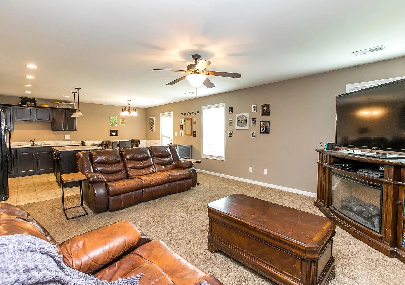 3 bed, 1756 sqft, $2,000 — Photo 2
