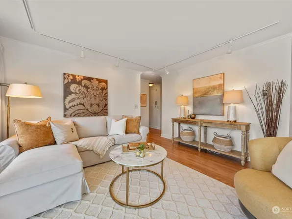 11755 Greenwood Avenue N #302, Seattle, WA 98133