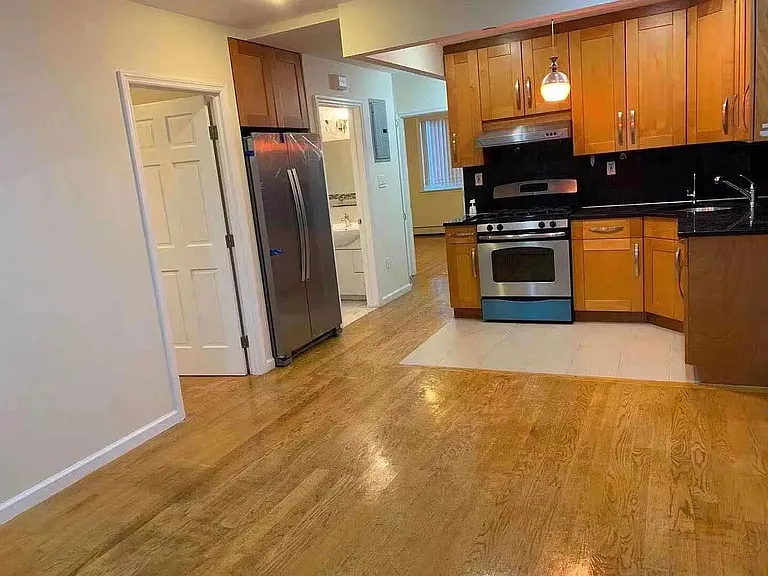 98 Bay 20 St #2 — Photo 5