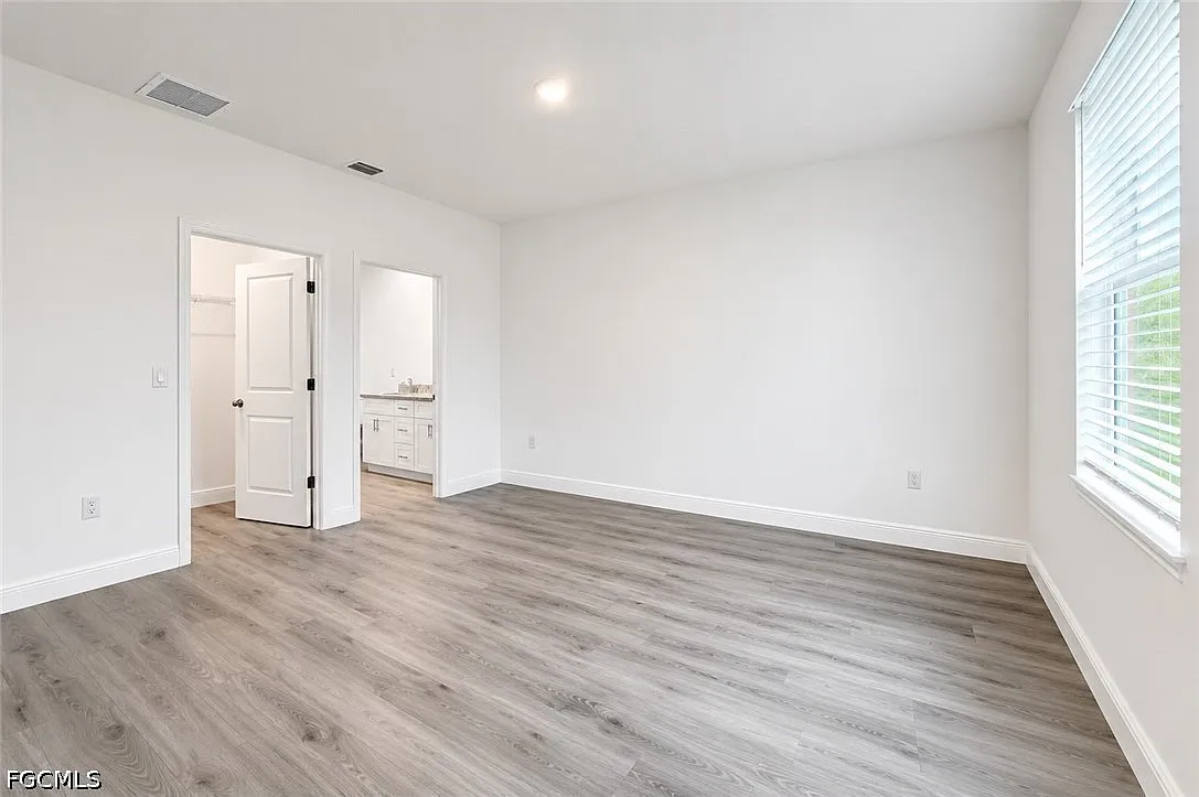 3 bed, 2.0 bath, 1300 sqft, $1,900 — Photo 4