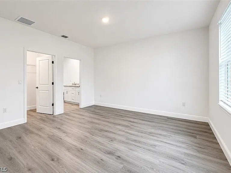 537 Greenbriar Blvd — Photo 4