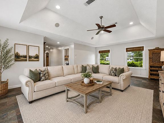 4th image of 934 Moss Spring Ln
