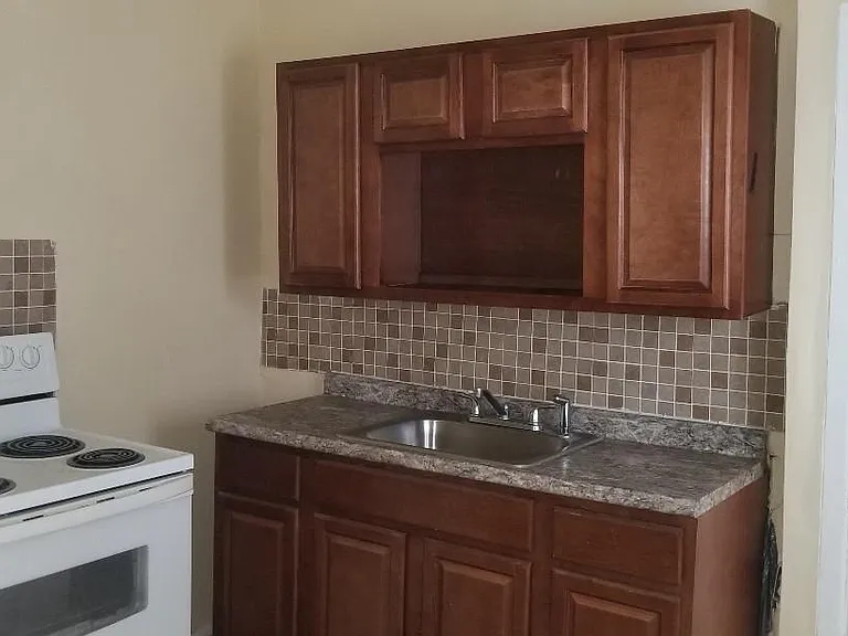 2714 W Albert St — Photo 3
