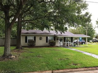 1202 Oliver St, Pascagoula, MS 39567