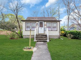 88 Washburn St, Lake Grove, NY 11755