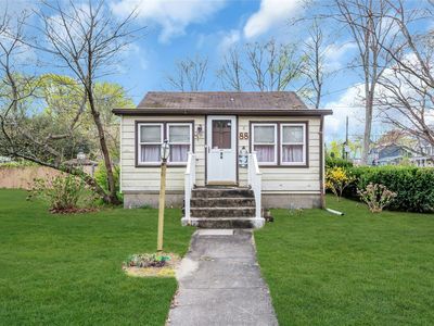 88 Washburn Street, Lake Grove, NY, 11755