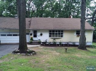 6 Bryan Dr, Montvale, NJ 07645