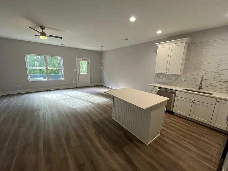 1042 McLain Rd — Photo 2
