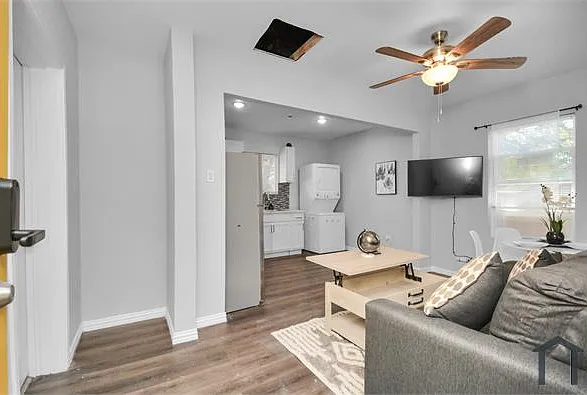 2022 Chapman St #A — Photo 16
