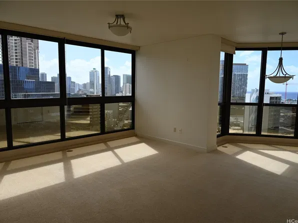600 Queen St APT 1911, Honolulu, HI 96813