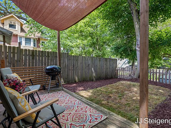 4th image of 109 Caledonia St NE