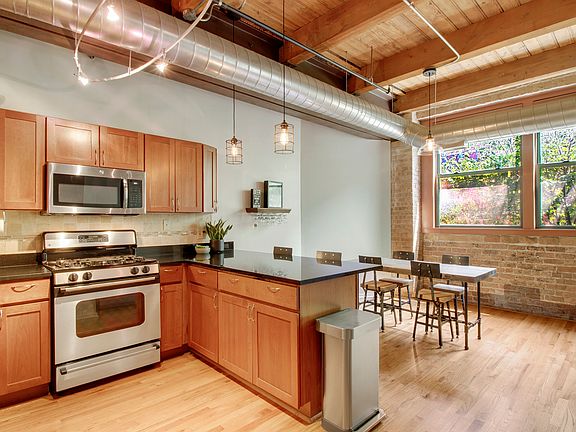3rd image of 420 W Ontario St APT 302