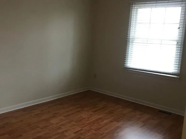 3483 Sutherland Dr — Photo 16