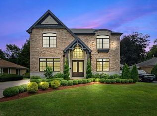 709 S Elmhurst Rd, Mount Prospect, IL 60056