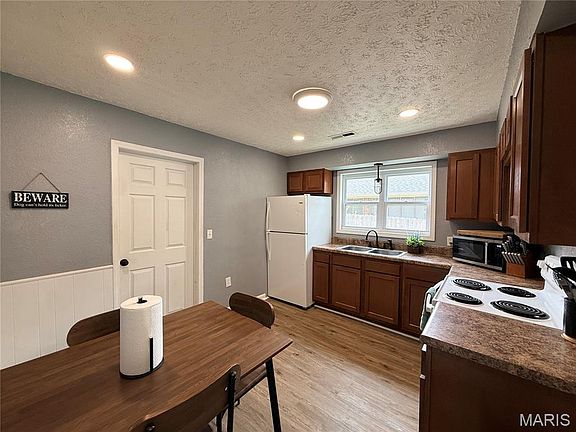 5th image of 340 N Bedford St