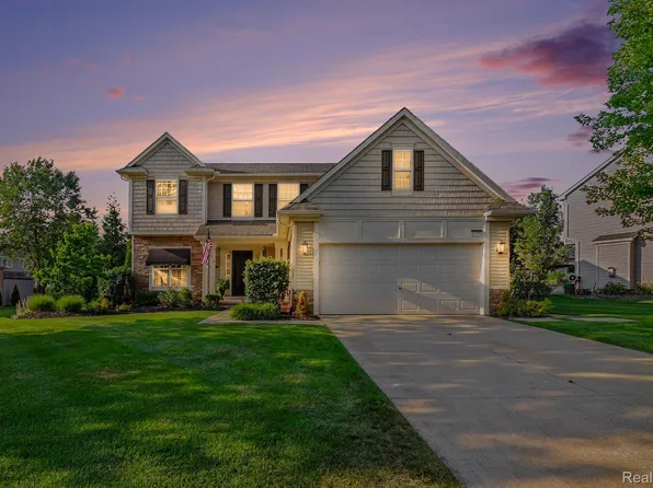 1105 Riverside St, Milford, MI 48381
