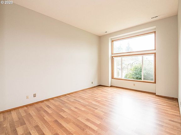 5th image of 2110 NE 151st Cir