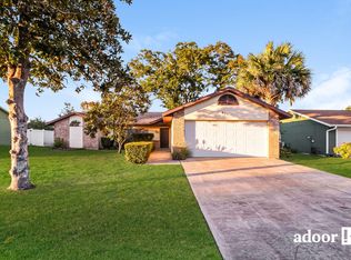 871 Village Lake Dr S, Deland, FL 32724