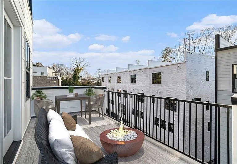 1823 Gotham Ln — Photo 13