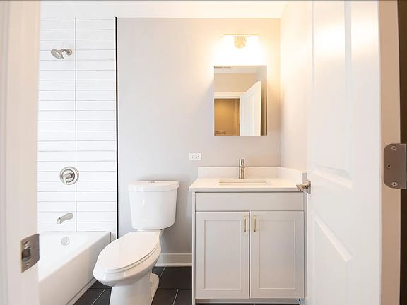 5th image of 1941 N Sedgwick St #4C
