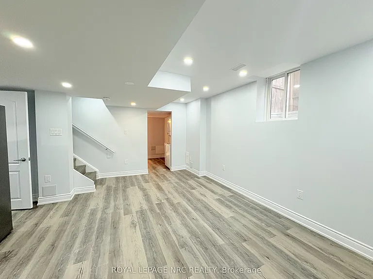 11 Meadow Wood Cres #BASEMENT — Photo 3
