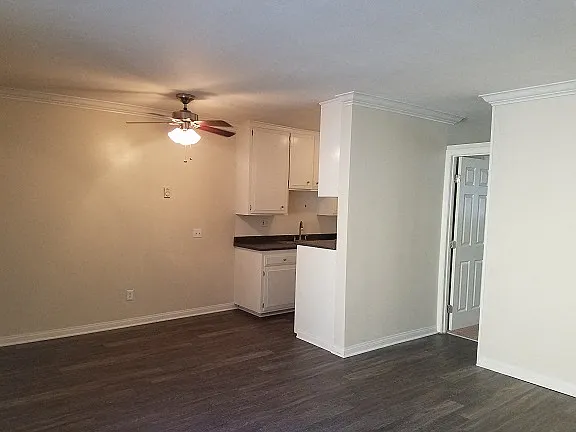 Franklin House Apartments — Photo 9