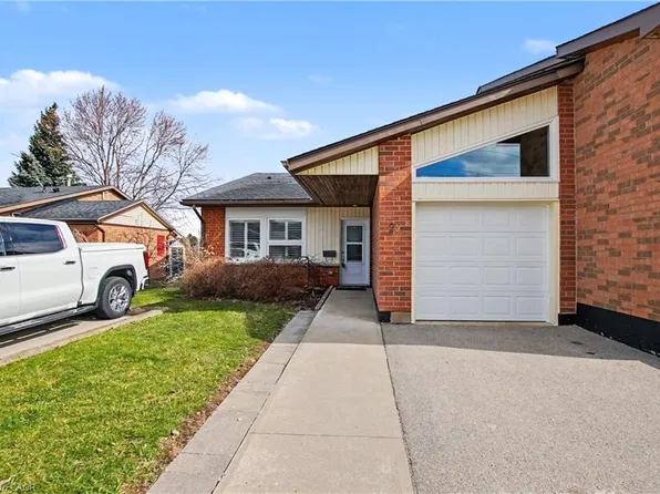 22 Sister Kern Ter, Hamilton, ON L9B 2M1